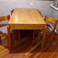 Tavolo pranzo allungabile con sedie
