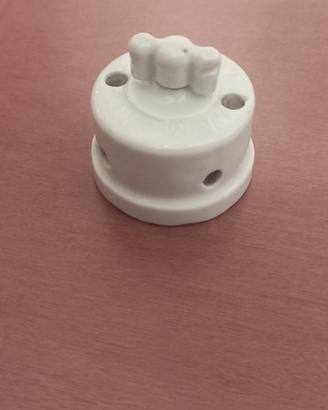 Materiale elettrico antico in ceramica bianca