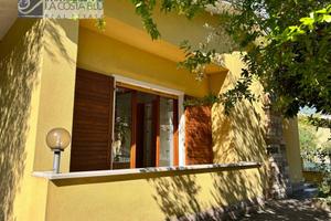 Villa di 115 m² con 3 locali e box auto a Malcesin