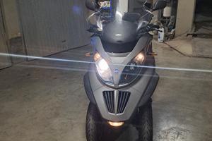 Piaggio Mp3 LT 250