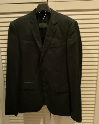 vestito completo uomo elegante 