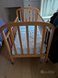 lettino neonati in legno 