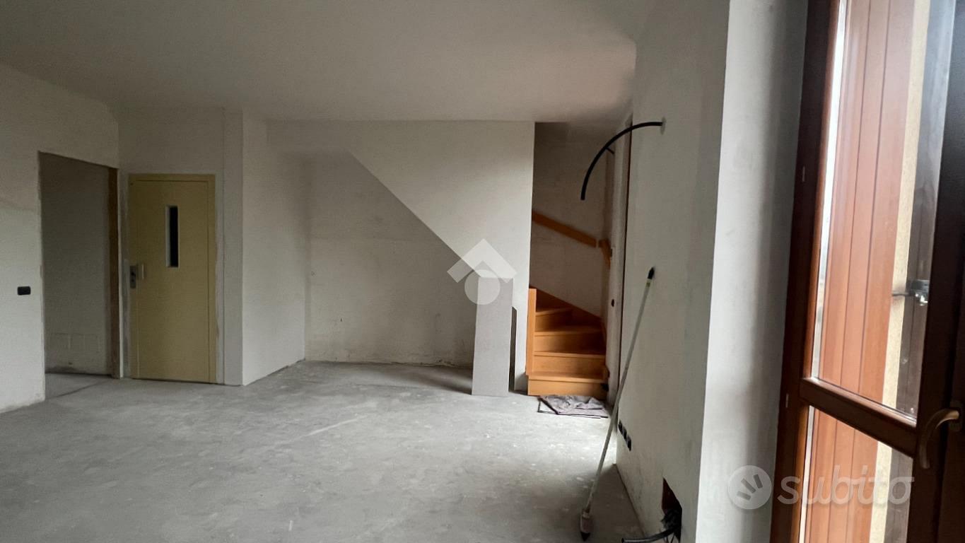 VILLA A SCHIERA A CORBETTA - More