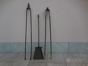 Accessori antichi caminetto (pala,catena,pinze)