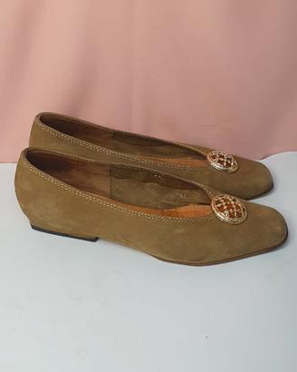 Ballerine vintage in camoscio con gioiello Ambra
