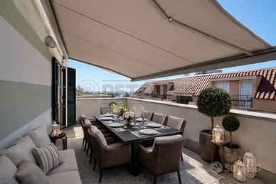 Loano si propone attico vista mare