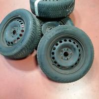 Cerchi in ferro con gomme antineve