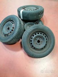 Cerchi in ferro con gomme antineve