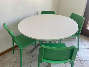 Tavolo rotondo con 4 sedie