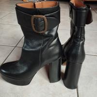 Stivali tronchetti in pelle nera