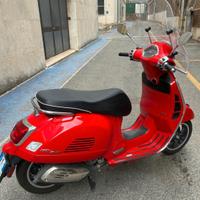 Piaggio Vespa 300 GTS - 2024