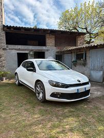 Volkswagen scirocco incidentata marciante
