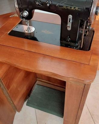 Macchina da cucire CASER antica con mobile e Pedal