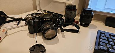 Fotocamera Nikon F300 + Tokina 70-210 + Nikon 18-5
