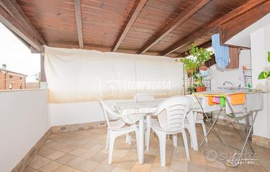 PORZIONE DI CASA CON TERRAZZO