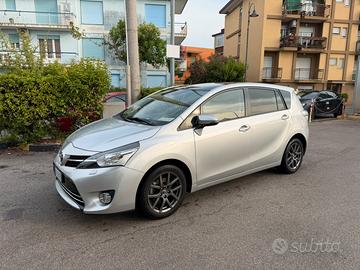 Toyota verso 1.6 tdi style full optional