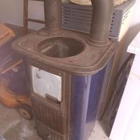 1 stufa a legna e 1 a pellet + cucina senza forno