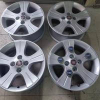 Cerchi in lega da 15 pollici per Fiat panda