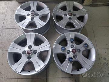 Cerchi in lega da 15 pollici per Fiat panda