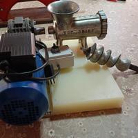 Tritacarne e insaccatrice