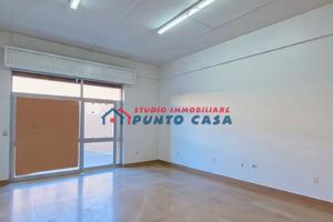 VIA VIRGILIO - Locale commerciale con giardino