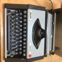 Macchina da scrivere olivetti