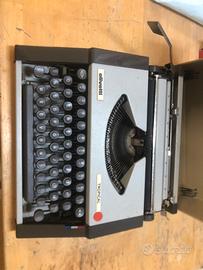 Macchina da scrivere olivetti