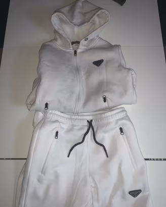 Felpa e Pantalone Prada