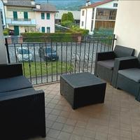 set salotto da esterno con tavolo e sedie