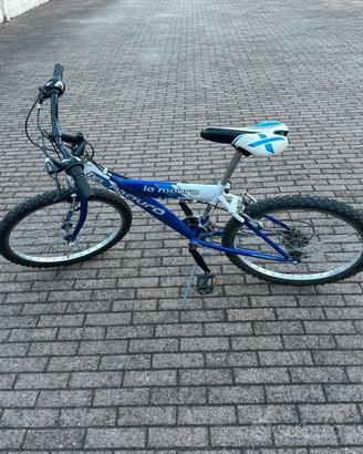 mountain bike biammortizzata marchiata "La Mauro",