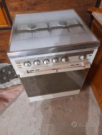 Cucina  a gas con forno
