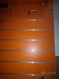 Scaffali dogati arredo negozio con accesori