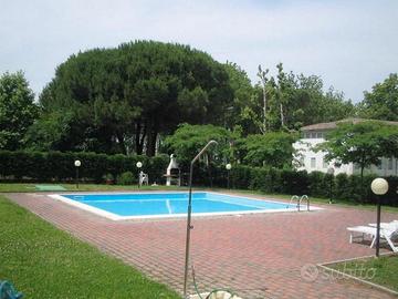 Piscina, 2 camere, 2 bagni, clima, posto auto
