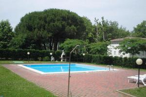 Piscina, 2 camere, 2 bagni, clima, posto auto