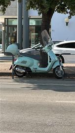 Vespa GTS 125 2023 - 2.000 km, bauletto+parabrezza