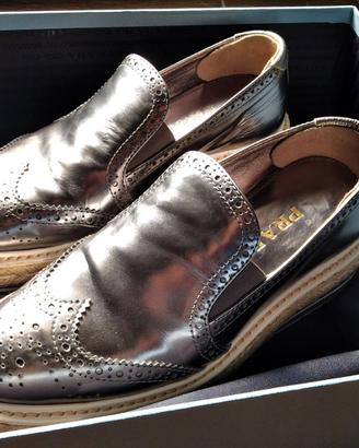 Scarpe Prada in pelle argento metallizzato