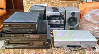 4 Lettore VHS e impianto stereo PIONEER
