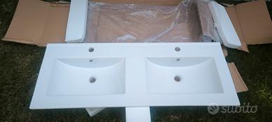 Lavabo in Ceramica per bagno.