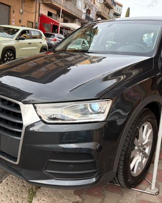 Audi Q3 2.0 TDI 120 CV Business