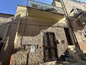 2 LOCALI A CANOSA DI PUGLIA