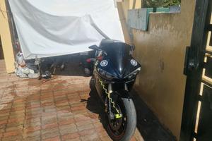 yamaha r6 2004  prezzo 3000 trattabile 