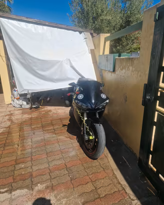 yamaha r6 2004  prezzo 3000 trattabile 