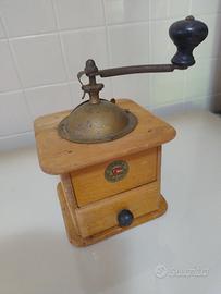 Antico macinino da caffé
