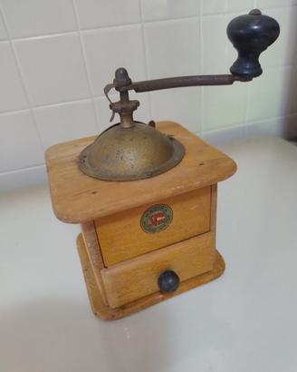 Antico macinino da caffé