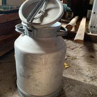 Vecchio bidone latte