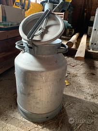 Vecchio bidone latte