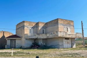 STABILE A 2 PIANI 230Mq a piano