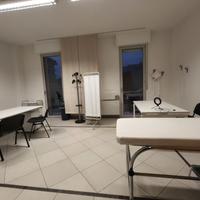 Ufficio di recente costruzione con box, zona Smia