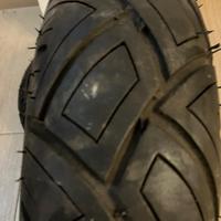 Pneumatici Pirelli e specchietti Piaggio si  