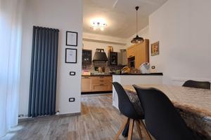 Trivano ristrutturato con posto auto